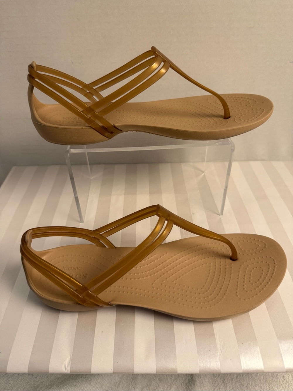 Crocs Isabella T-Strap Sandals Bronze/Tan Women’s Size 9 Lightweight Comfort - Picture 5 of 7